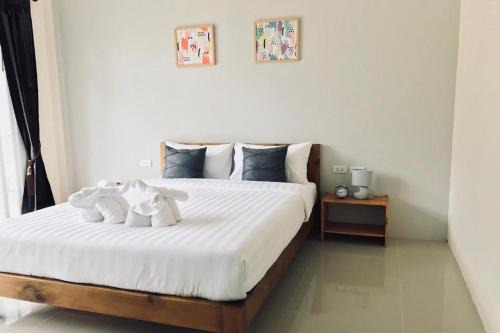 Pa Klok Hotel | Snooze Inn Phuket - Free Shuttle to Bang Rong Pier