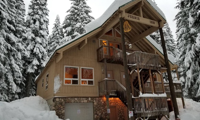 Snoqualmie Pass Apartment | Snoqualmie Pass Inn - 2 Bedroom Apt. Christmas all year long decor!