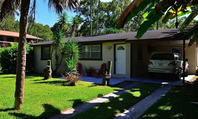 Homosassa House | Snorkel with the Manatees in Your Back Yard - Kayaks Included