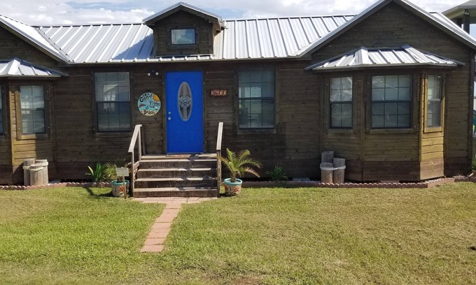 Francitas Cabin | Snow Birds Dream in South Texas