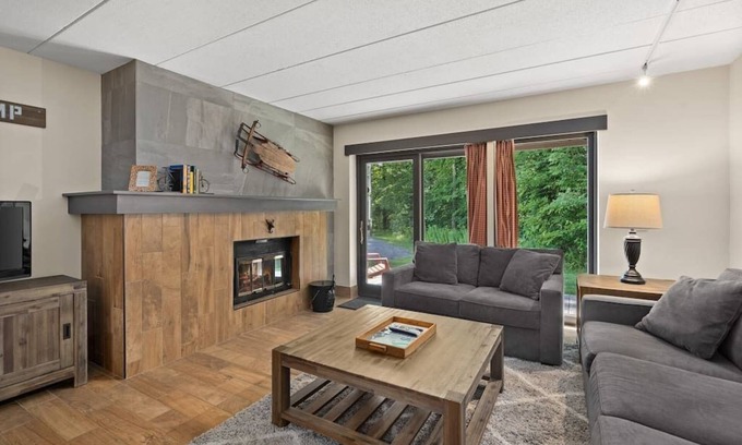 West Dover Condo | Snow Tree Lodge @ Base of Mount Snow w/Fireplace!