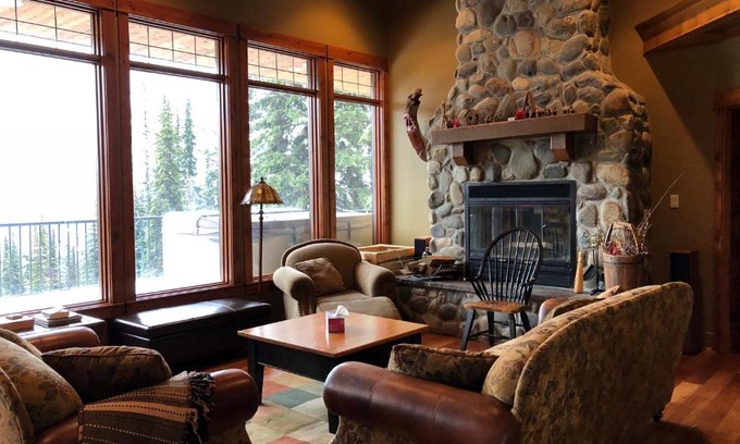 Silver Star Mountain Ski Chalet | Snow Yeti
