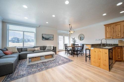 Ogden House | Snowbasin Lakehouse with Hot Tub and Resort Amenities