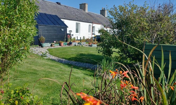 Arnol House | Snowberry Cottage