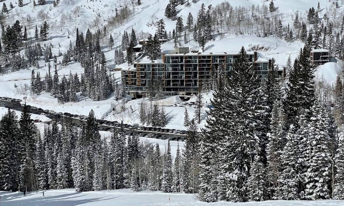 Salt Lake Mountain Resorts Apartment | Snowbird Condo. Ski-in/Ski-Out Resort Vacation at GREAT Price! Pool Hot Tub Alta