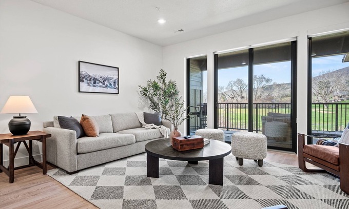 Eden Condo | Snowbird Eagle's Nest B203 | Golf | Pineview Res