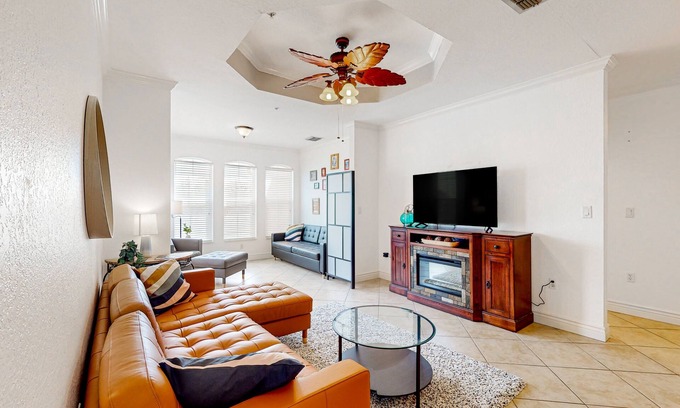 Clearwater Condo | Snowbird-friendly condo with pool, hot tub, sauna, fitness room & on-site tennis