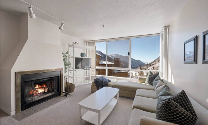 Salt Lake Mountain Resorts Condo | Snowbird Ski in/Ski Out in Quaint Condominium with Fireplace and Mountain View