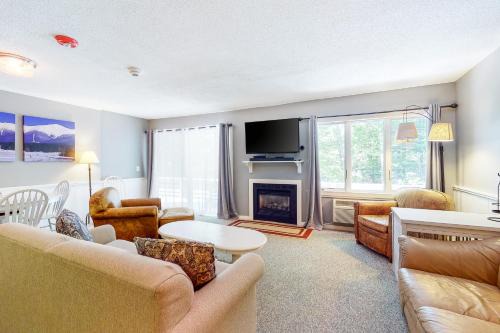 Bartlett Apartment | Snowcone