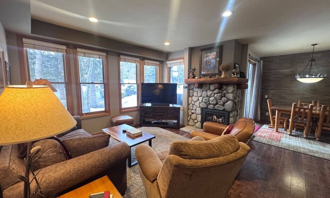 Mammoth Lakes House | Snowcreek V 2B/2B Mammoth Lakes Retreat! 2024