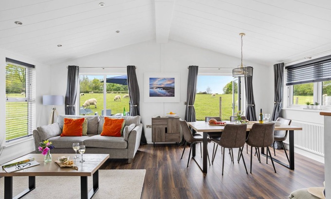 Lifton House | Snowdrop Lodge, 9 Roadford Lake Lodges
