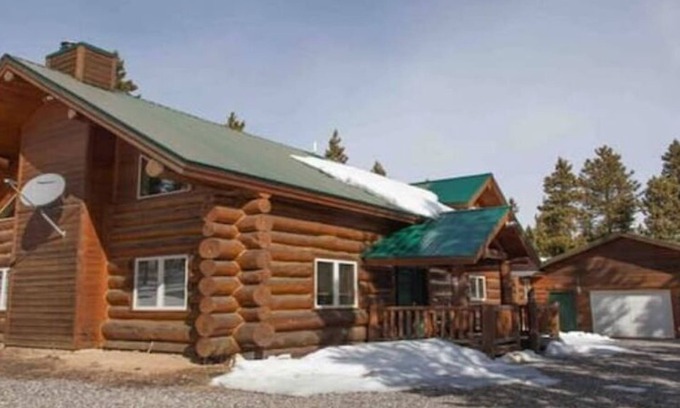 Dubois Cabin | Snowmobile/hunting lodge, GTNP,Togwotee pass,winds