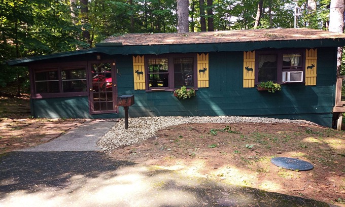 Lake George Cabin | Snowshoe Hare Cabin at the Adirondack Lodge - 5 mins to Lake George Village