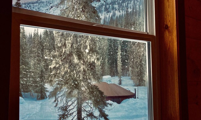Thompson-Nicola Regional District Cabin | Snowy Mountain Lodge