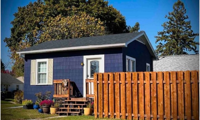 La Salle Cottage | Snug Owl Cottage - Starved Rock area tiny house