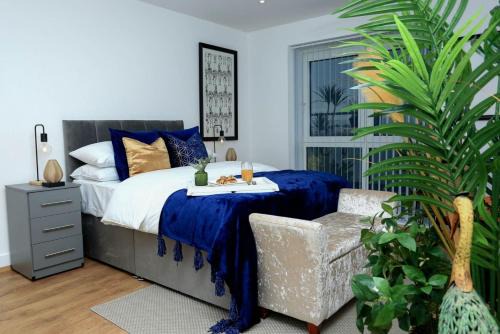 Woolwich Riverside Apartment | Snuggle Inn - Riverside Apartments - Views Over looking London River Thames, Close to O2 Arena, London Excel, London City Airport, Thames Clipper- River Boat Service, Woolwich Ferry, Onsite parking, TWIN ROOM OPTION available