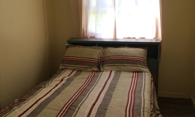 Milford Cottage | Snuggle Inn - Rustic Waterfront 3 Bedroom Cabin