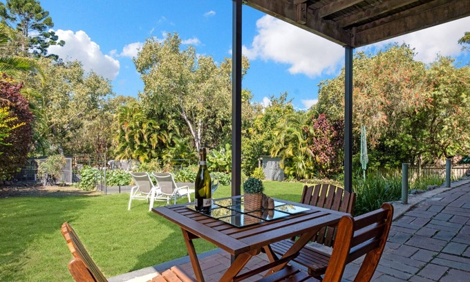 Yeppoon House | So close to town house with additional large self contained studio.