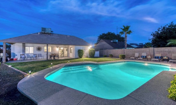 Eagle Hills House | So Private! Home with FREE heated pool! by SPJ Hosting