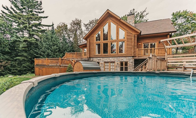 Fiddler Lake Resort Ski Chalet | Soak in a Private Spa, Sauna, Heated Pool, Nature