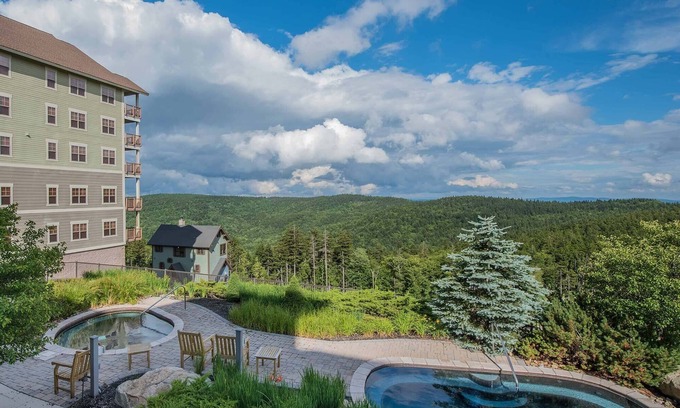 Snowshoe Condo | Soaring Eagle #110: 2 Bedrooms, 2 Full Baths: Slope Side