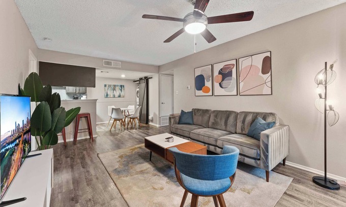 Pleasant Valley Apartment | SoCo 2BR warm suite w/pool, king bed, fast WiFi