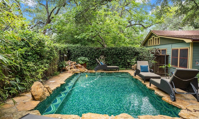 Travis Heights Apartment | SoCo District, Pool | Garden Cottage, Park Lane
