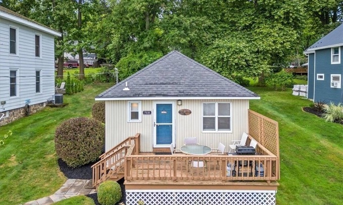 Sodus Point Cottage | Sodus Bay View Bungalow