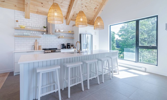 Beaupre Ski Chalet | SOFA VILLAS | 106 | Cozy Chalet at the Ste-Anne Mountain