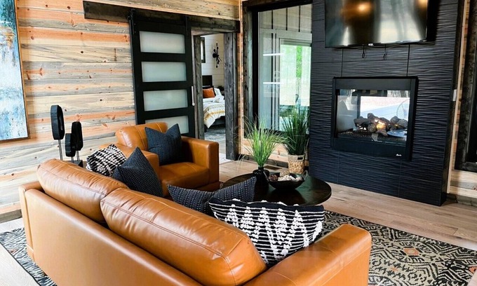 Pickens Cabin | SOHO LOFT on resort w/SWIMMING POOL & Clubhouse
