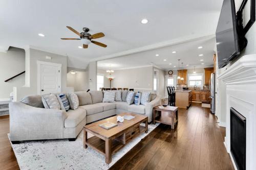 East Ocean View House | Sojourn Bay Haven Beach Home Steps to the Bay