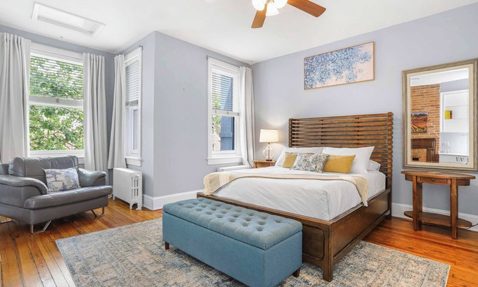 Capitol Hill Apartment | Sojourn Lovely Hill Home w/Backyard near DC Icons