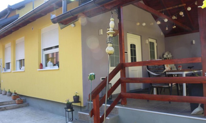 Sremski Karlovci Apartment | Sokak 8