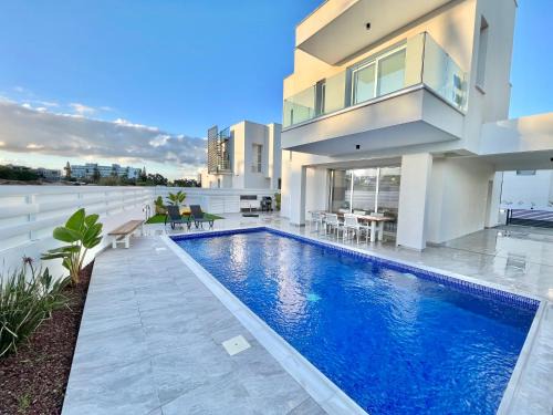 Pernera Villa | Sol e Mar Villa 2