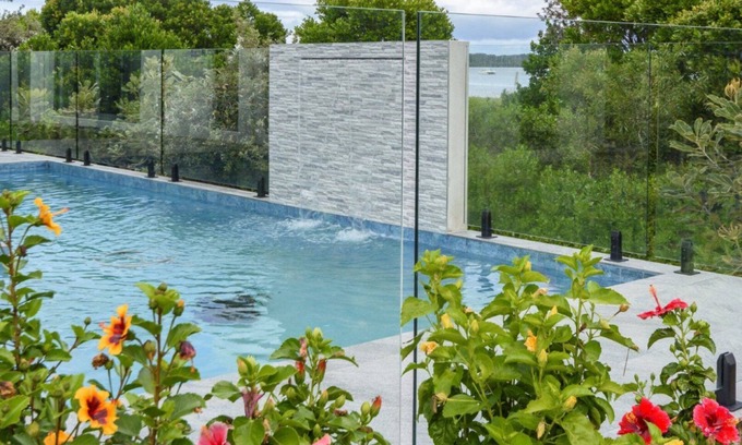 Banksia Beach House | 'Solander Sanctuary by the Water'