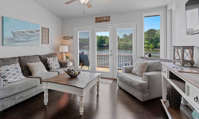 Royal Condo | Solar Eclipse Rental Available!