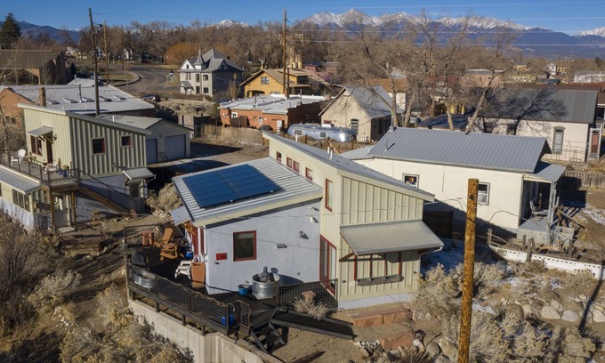 Salida House | Solar Home in Downtown Salida, 2 blocks to Arkansas River on Monarch Spur Trail!