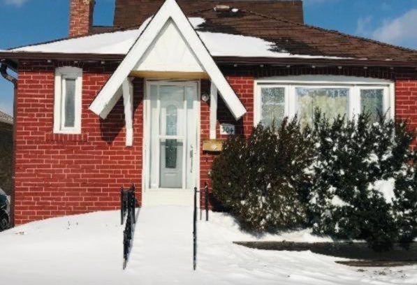 Old East York House | Solo I East York Space Share Toronto Canada