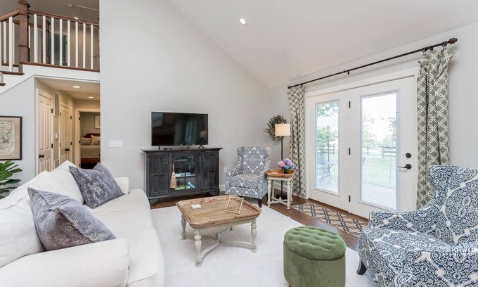 Cross Keys House | Solon Serenity: A Beautiful, Serene Setting with Mtn Views, Weekly and Monthly Discounts!