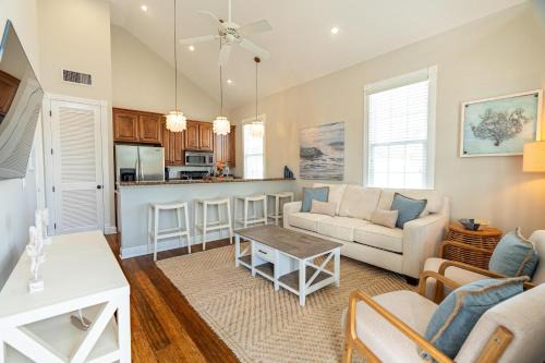 Old Town House | Sombrero Reef Light Suite