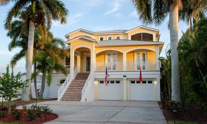 Ruskin House | SomeFinn Catchy Luxury Tampa Bay Paradise, winner 2008 Tampa Bay Parade of Homes