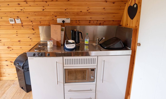 East Huntspill Apartment | Somerset glamping pod with access to adventure activities.