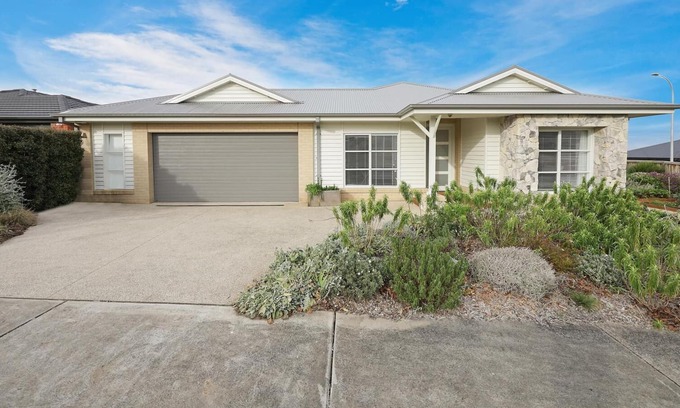 Warrnambool House | Sommerville Retreat, 4 bedroom house