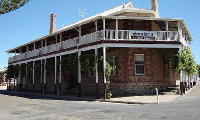 Wallaroo Hotel | Sonbern Lodge Motel