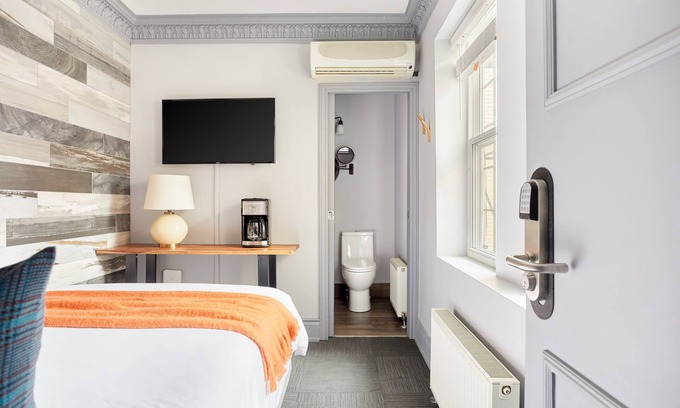 Church and Wellesley Apartment | Sonder The Wellesley | Full Room