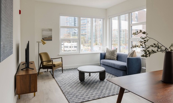 Truxton Circle Apartment | Sonder Vicino | One-Bedroom Apartment w/ Juliette Balcony