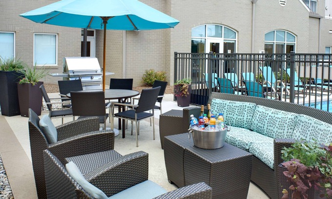 Warren Hotel | Sonesta ES Suites Detroit Warren