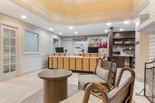Herndon Hotel | Sonesta ES Suites Dulles Airport