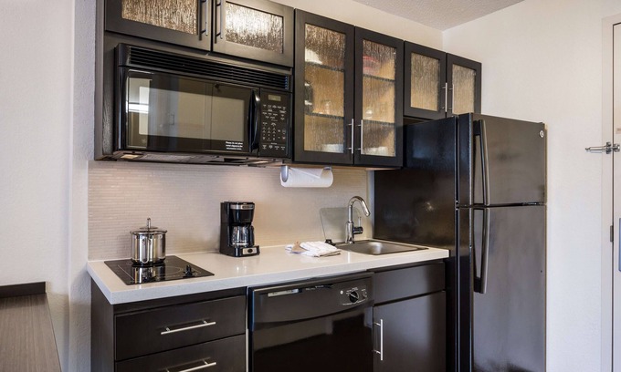 Warrenville Hotel | Sonesta Simply Suites Chicago Naperville