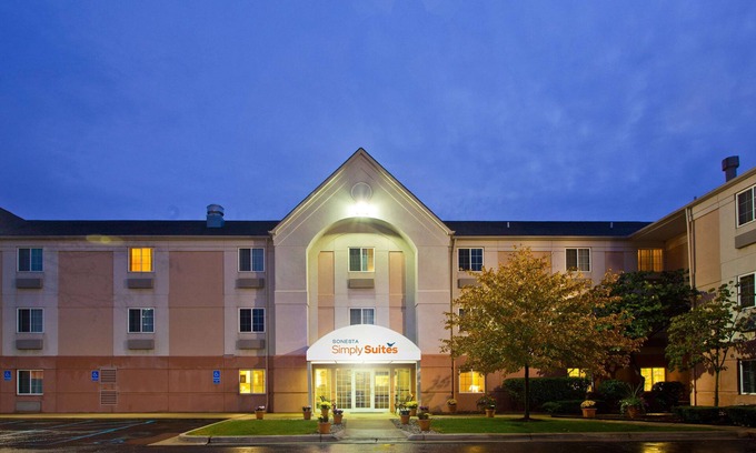 Warren Hotel | Sonesta Simply Suites Detroit Warren